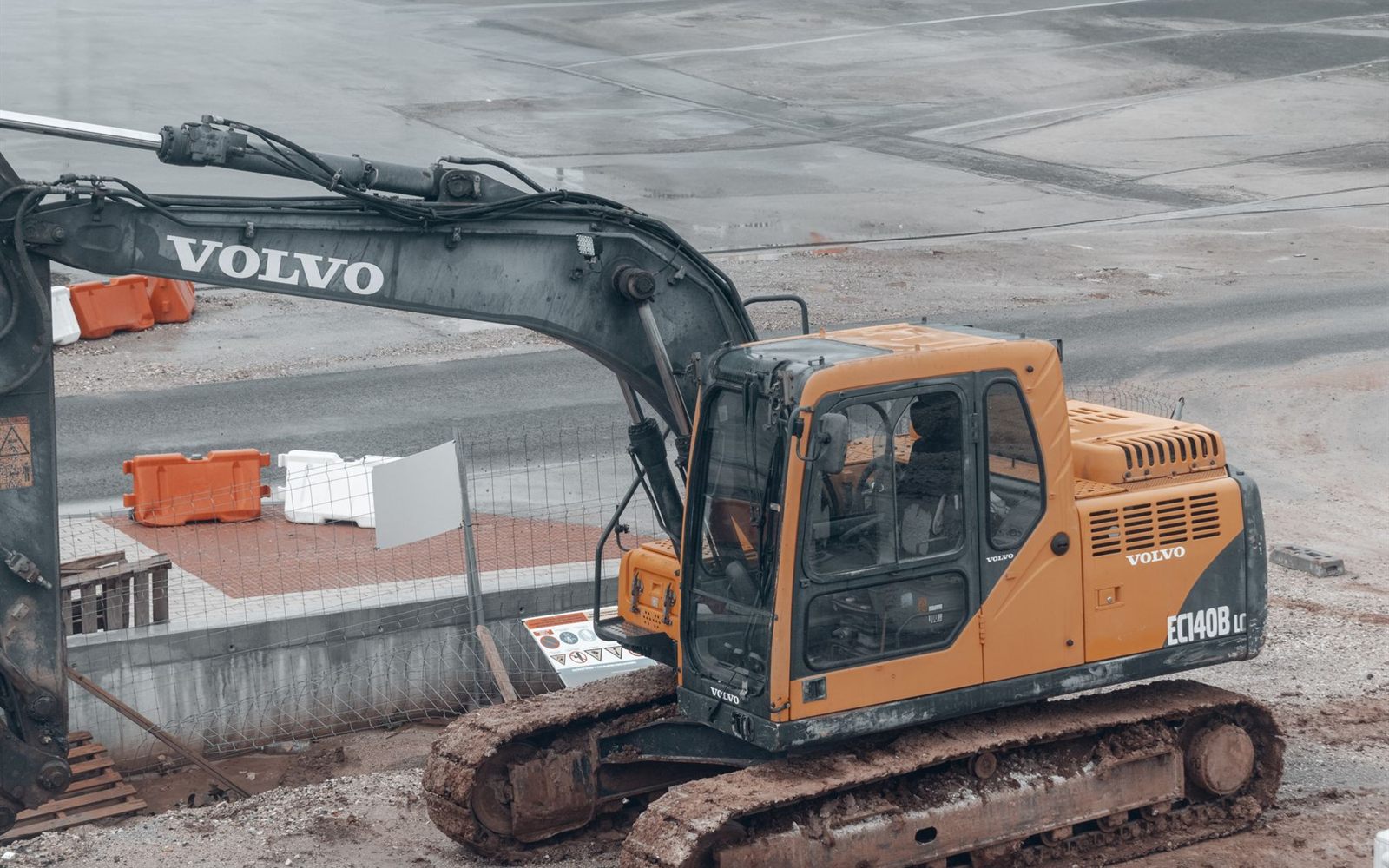볼보(VOLVO) 굴착기